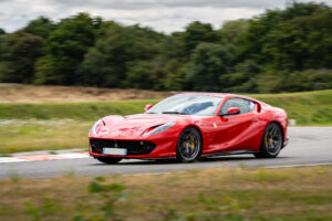 Lire la suite à propos de l’article Ferrari 812 SuperFast